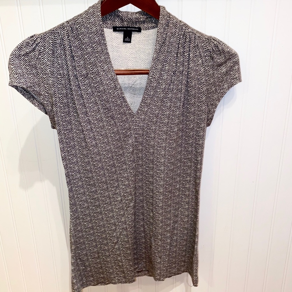 Banana Republic top. Size SP. Black and white.